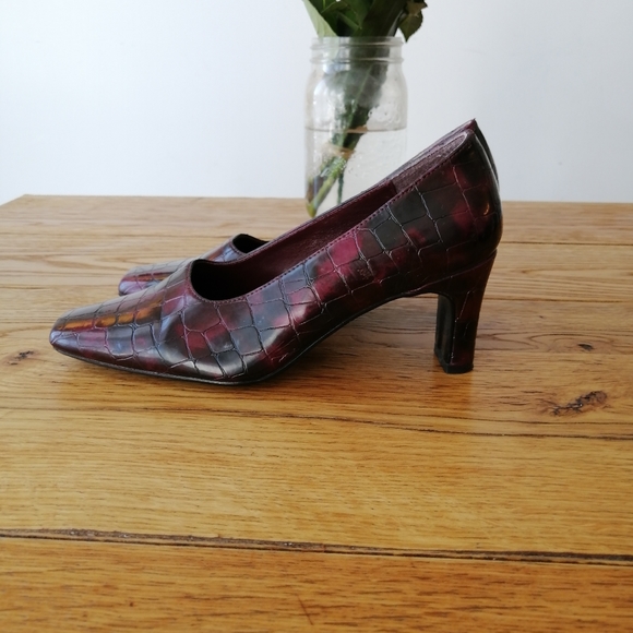 Vintage burgundy square toe heels - Picture 2 of 6
